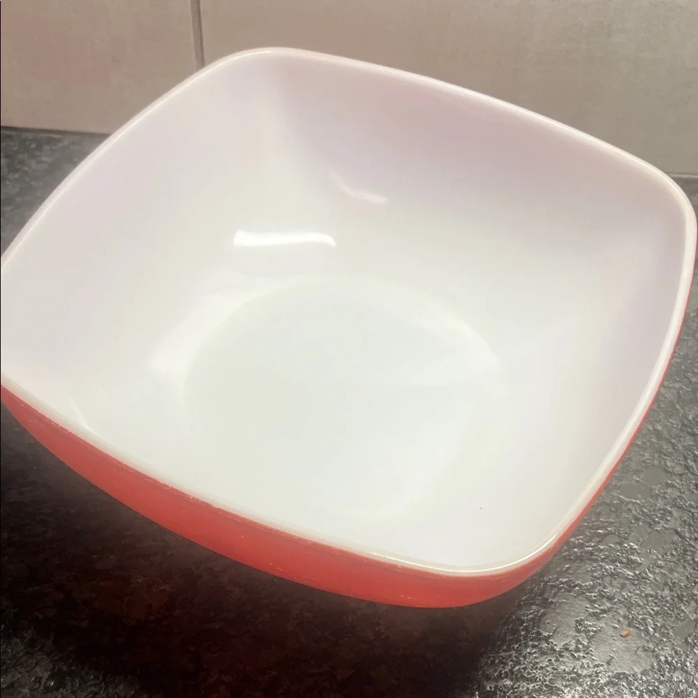 Vintage Pyrex square red hostess bowl. 2.5 qt. Excellent condition